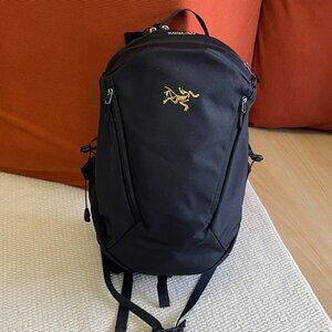 Unisex Arc'teryx Black 26L Backpack Bag